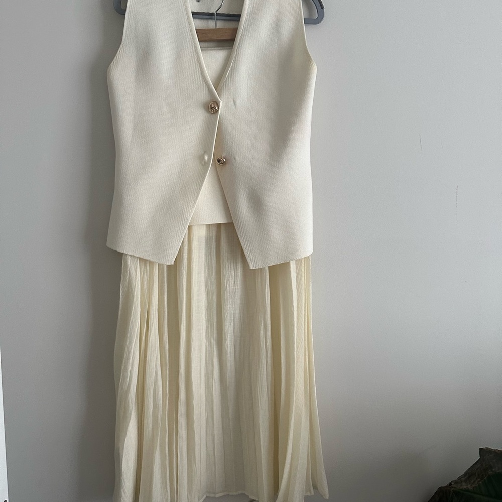 Zara Cream Knit Vest and Pleated Skirt Set